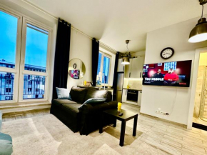 Super FORUM 2 Metro Fast WiFi Netflix, HBO, AppleTV Warsaw